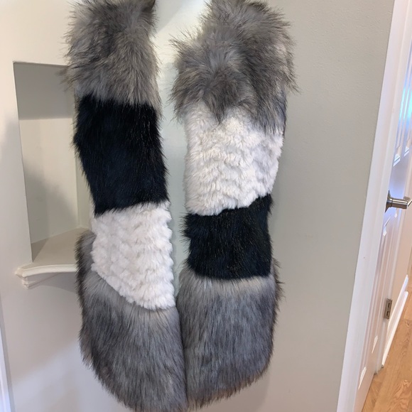 Steve Madden Faux Fur Sleeveless Vest - Picture 1 of 5